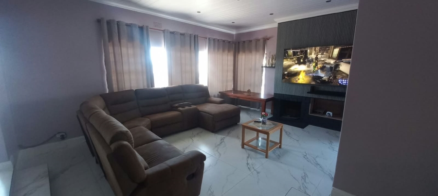 5 Bedroom Property for Sale in Belgravia Western Cape
